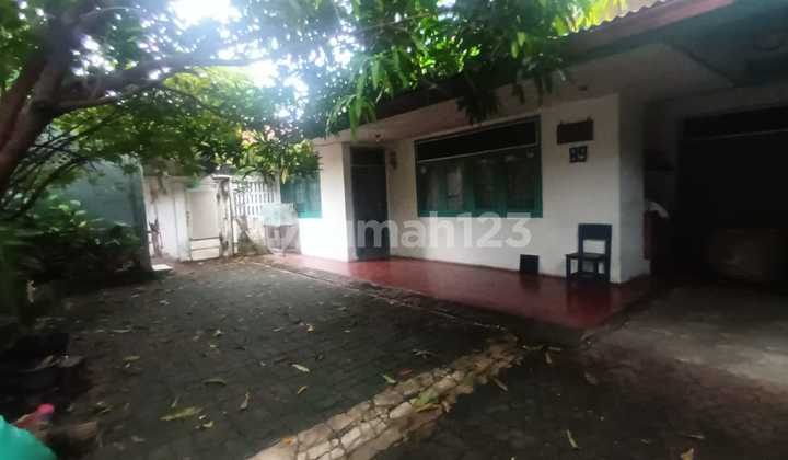 Land Counting House on Kemandoran Main Road 100 Meters to Permata Hijau Suitable for Commercial Business Space