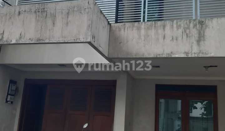 Wide Road House Quiet Neighborhood in Pondok Indah