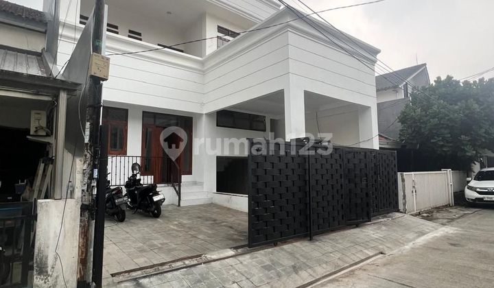 Rumah Baru New Brand Lokasi Strategis di Bintaro Sektor 1