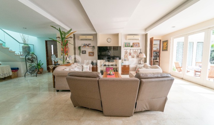 Ready-to-Occupy Home Below Market Price in Pondok Indah Ready-to-Occupy Home Below Market Price in Pondok Indah