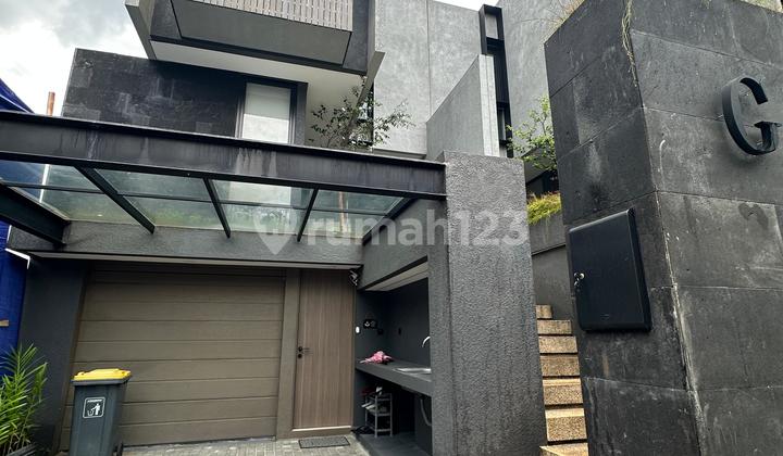 Rumah Semi Furnished Jarang Ada Dekat Senayan City di Permata Hijau Rumah Semi Furnished Jarang Ada Dekat Senayan City di Permata Hijau