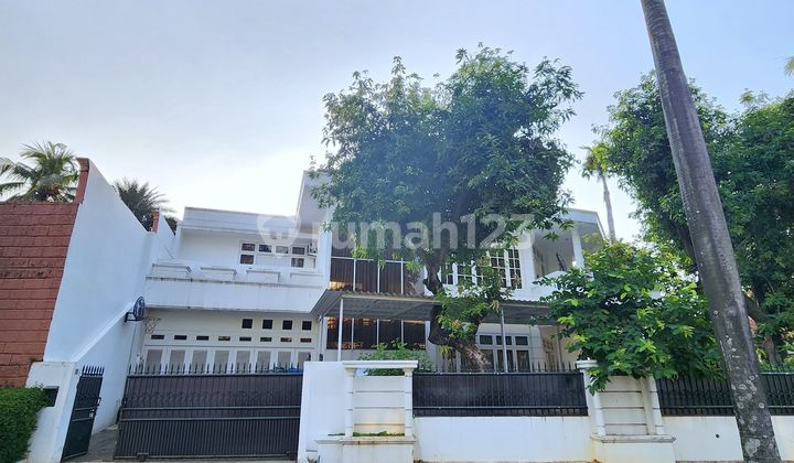 Rumah Semi Furnished Terawat Siap Huni di Pondok Indah Jalan Lebar