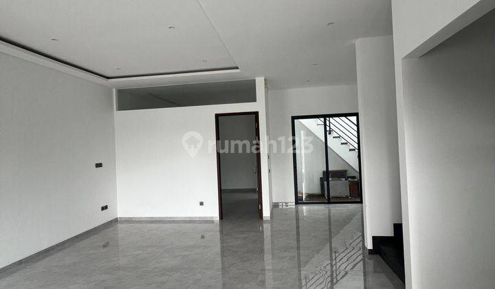 Dijual Rumah Baru di Setraduta Grande 1