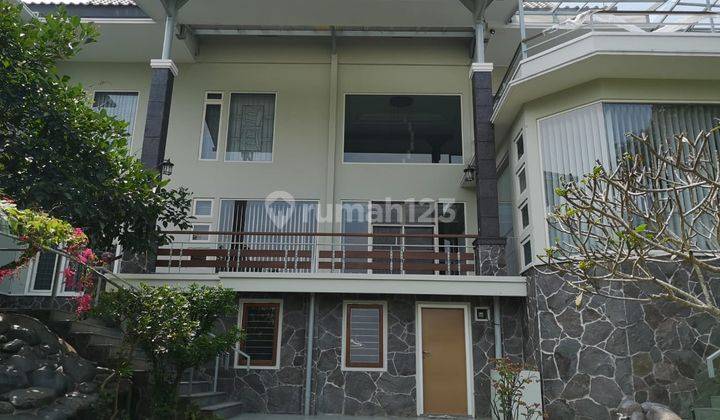 Rumah Luxury Furnished Kota Baru Parahyangan Bandung 1