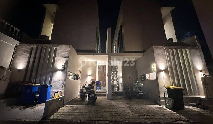 Dijual Rumah Baru 2 unit bersebelahan jadi 1 di Kerobokan 1