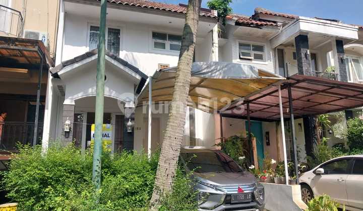 5-Minute Walk to Fatmawati MRT House, 2 Floors, Ideal for Boarding Rooms