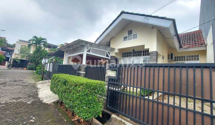 Rumah Dalam Komplek Tidak Banjir Jalannya Lebar Halaman Luas 2