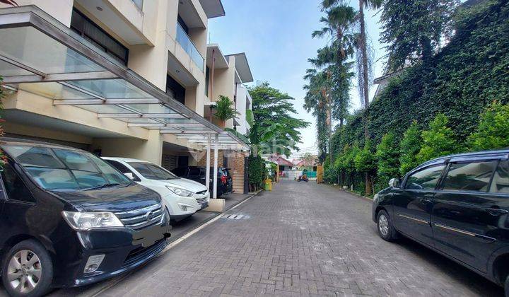 Lebak Bulus Dalam Town House 3 Lantai Ada Kolam Renang  2