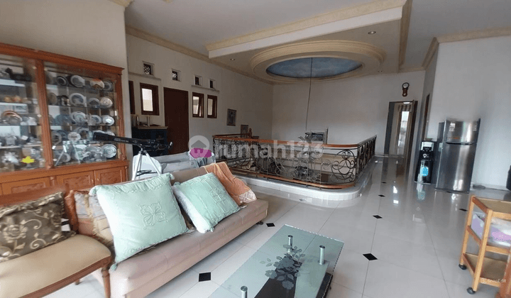 Rumah Premium di Kalibata, Carport 4 Mobil dan Garasi 2 Mobil 2