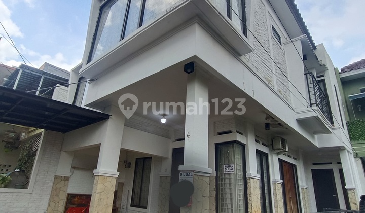 Rumah Keren Siap Huni Luas Tanah 127 Meter Harga 2 Miliar