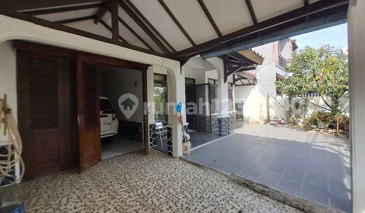 Rumah Strategis di Cinere, Dekat Tol dan Mall dengan Ruang Terbuka, Ideal untuk Keluarga