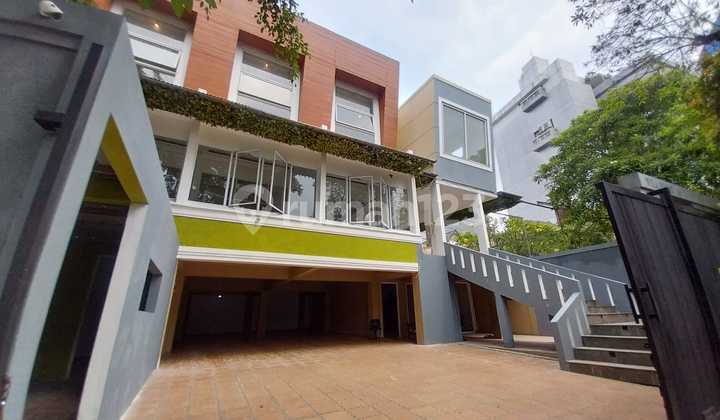 Dijual Rumah Luas dan Nyaman di Vila Hijau Pondok Indah – Lokasi Elite