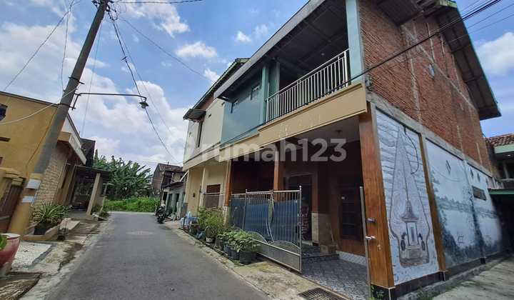 2-Story House Near Superindo & Tjolomadoe, 5 Minutes to Solo Airport 2