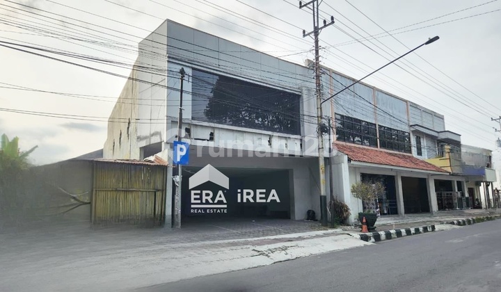 Large Shophouse, Strategic Location in the Center of Sukoharjo City, Former Bank 2