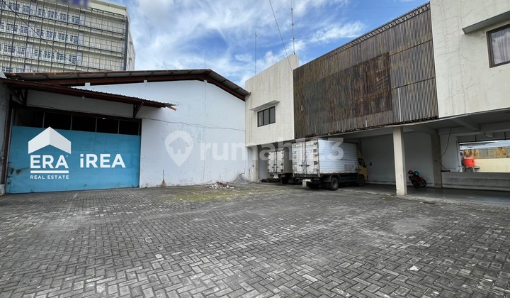 Large Productive Warehouse, Ready to Operate, in Jebres Surakarta