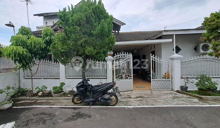 Selling Large Comfortable Hook House Near Karima Hospital & Luwes Mall