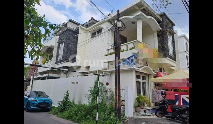 For sale 2 active shophouses, 3 floors, 8 bedrooms, located in Solo city center. 2