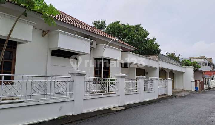 Hunian Premium Hook Nyaman, 3 Carport di Perum Fajar Indah Solo