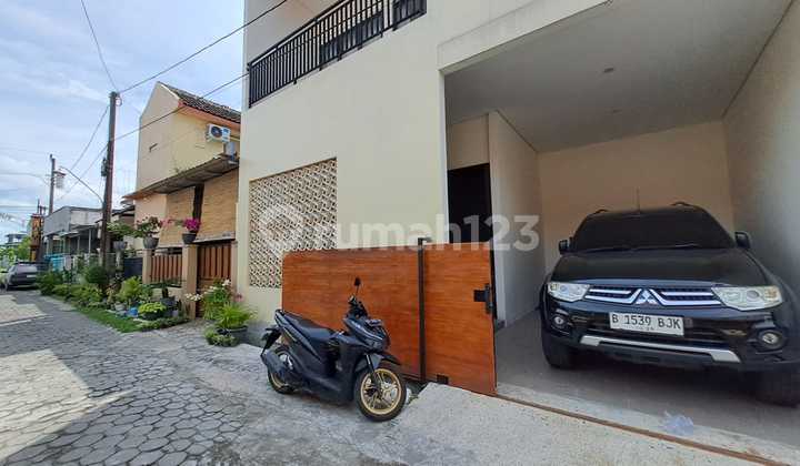 Nice 2-Story House in Colomadu Karanganyar, For Quick Sale!