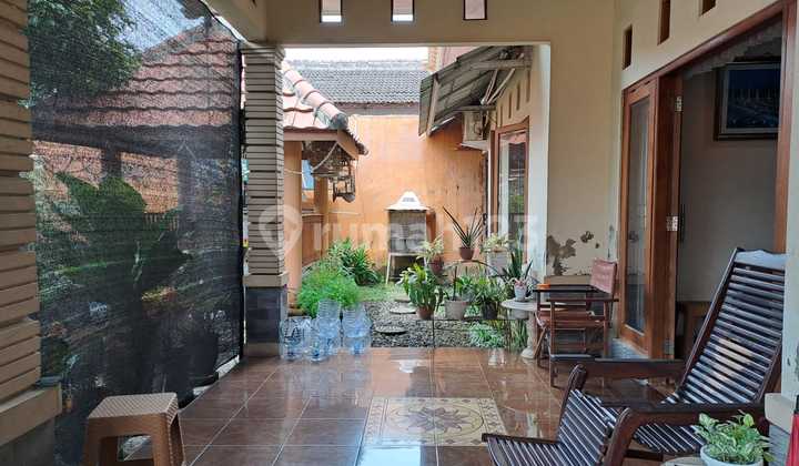 Beautiful Comfortable House with 7 BR & Gazebo in Colomadu, Near ATMI