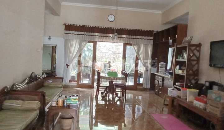 Beautiful Comfortable House with 7 BR & Gazebo in Colomadu, Near ATMI