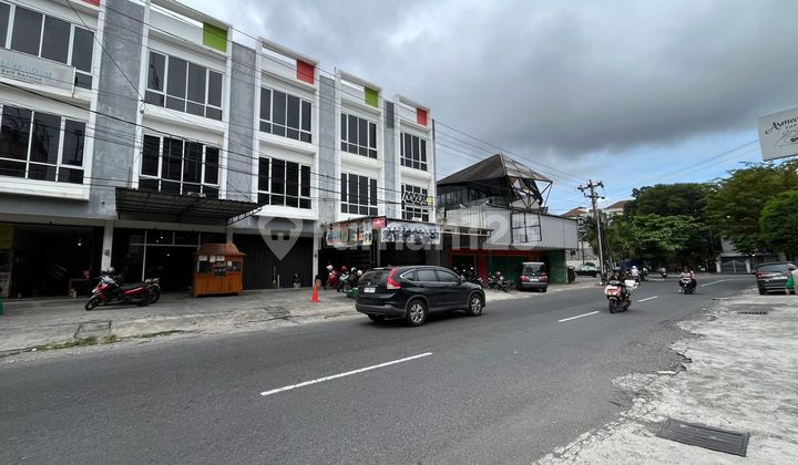 3.5-Story Shop House in a Strategic Location Near Solo Balapan Station 2