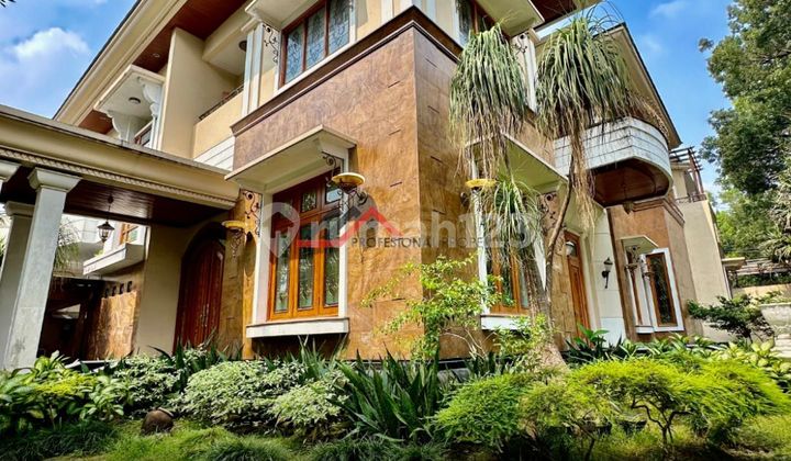 Luxury house in a premium area close to the city center.