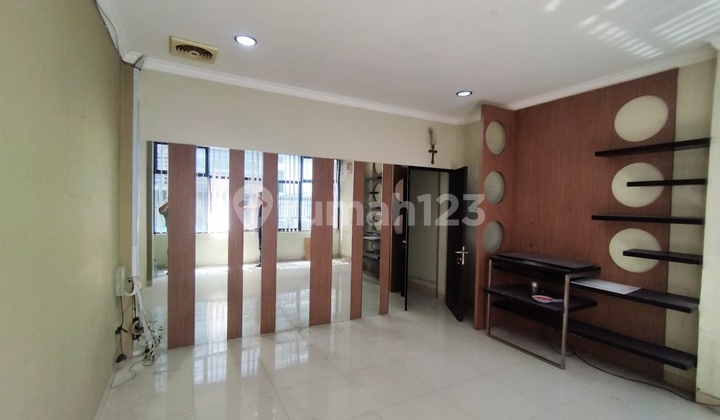 Shop House on Biak Street, Cideng, Gambir, Near Tarakan Hospital 2.7 Billion 3.5 Floors Tattoo 2