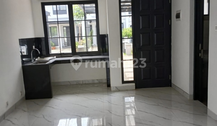 For sale. Beautiful house. Still new, ready to occupy. Strategic location. Flood-free. 2