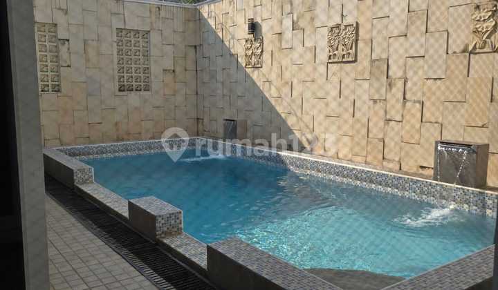 Rumah Cantik Teduh Dengan Lingkungan Tenang Kolam Renang Di Legenda Wisata Cibubur 2