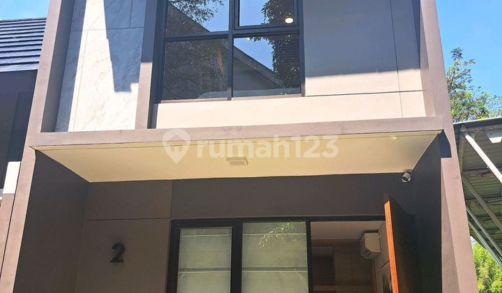 Two-story house in Sentul. Two-story house in Sentul.