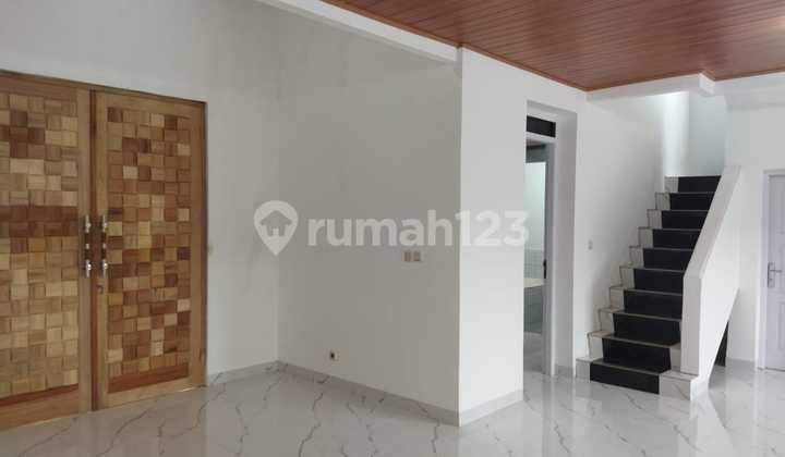 Rumah Cantik Di Perumahan Berbukit Bukit Golf Riverside Cibubur