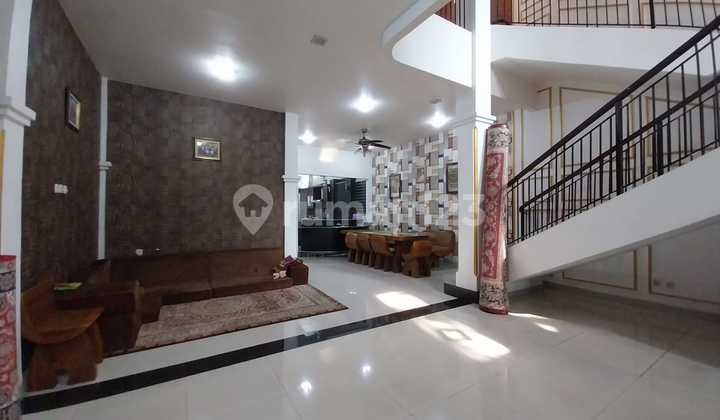 Rumah Besar Mewah di Dalam Cluster Terdepan Kota Wisata Cibubur Rumah Besar Mewah di Dalam Cluster Terdepan Kota Wisata Cibubur