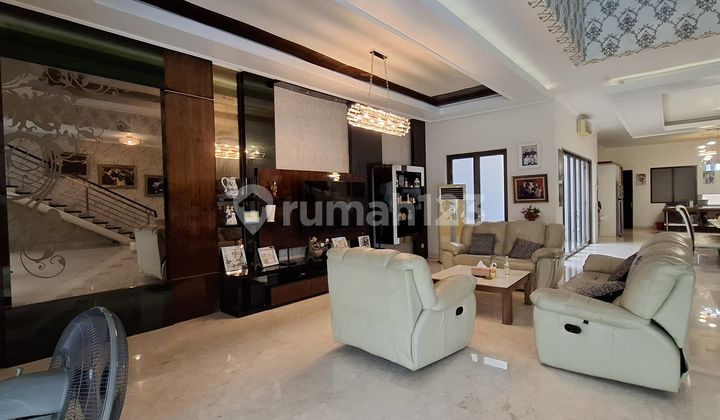 Rumah Mewah di Boulevard Kota Wisata