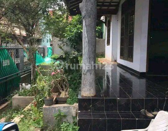 Rumah tua siap huni di Ciracas Jaktim 1