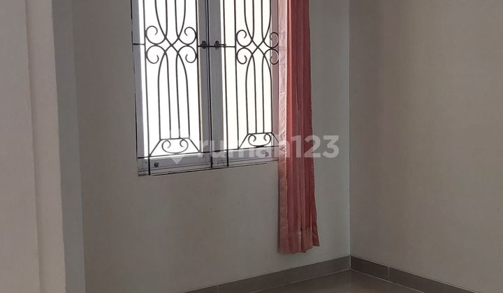 Ready-to-occupy rental house in Legenda Wisata. 2