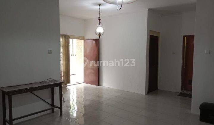 Dijual Rumah dekat kampus cocok untuk kost2an  jl Manyar Rejo Surabaya 2