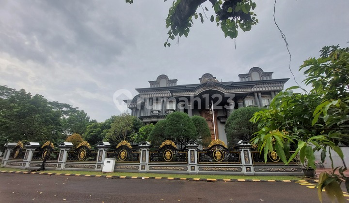 Rumah Mewah Bergaya Klasik Di Citra Grand Cibubur 2