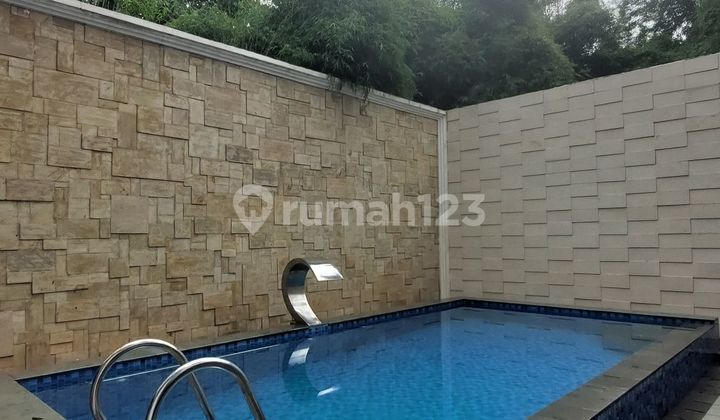 Rumah dengan Kolam Renang di Second Boulevard Kota Wisata Cibubur Rumah dengan Kolam Renang di Second Boulevard Kota Wisata Cibubur