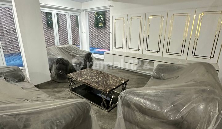 Rumah Luas Demgan Swimming Pool Kota Wisata 2