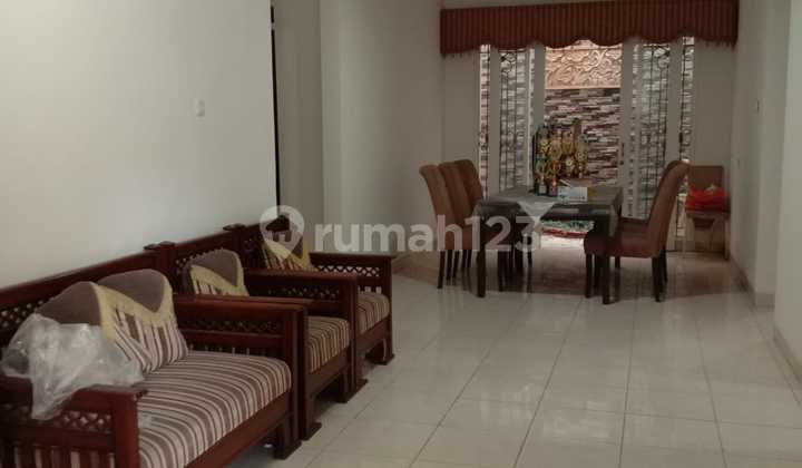 Rumah Sewa Bagus 5 Kamar Tidur 1