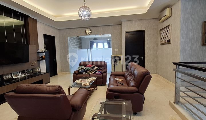 Luxurious House with Swimming Pool in Tourist City 2