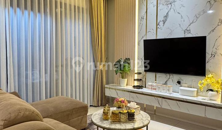 Rumah Mewah 2 Lantai Desain Interior Mewah Siap Huni Dekat Tol di Kota Wisata Cibubur
