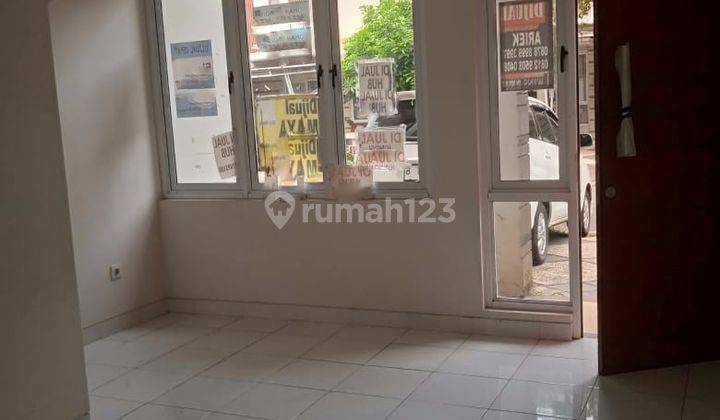 Rumah 2 lantai modern minimalis baru di kota wisata  2