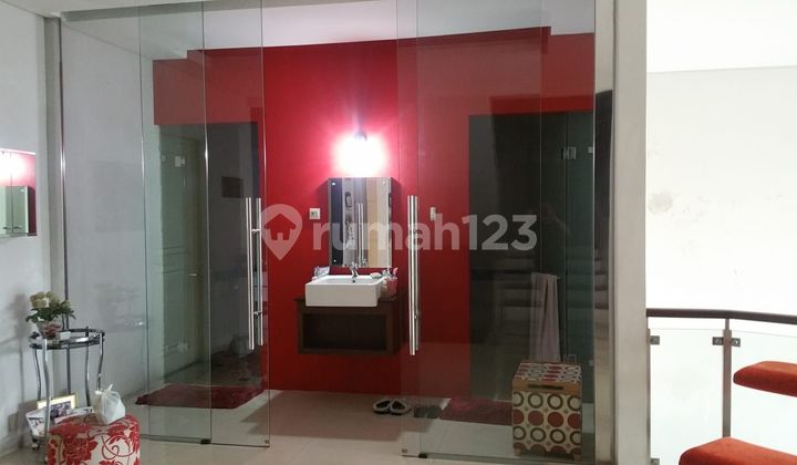 Rumah besar 2,5 lantai boulevard kota wisata bisa untuk rumah usaha  2