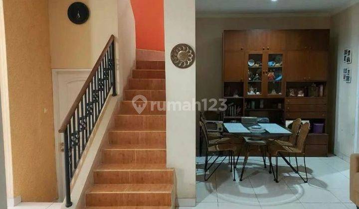 Rumah 2 lantai dengan 5 kamar tidur di Legenda Wisata  cibubur 2