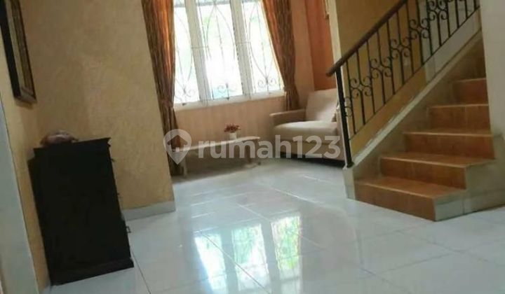 Rumah 2 lantai dengan 5 kamar tidur di Legenda Wisata  cibubur 2