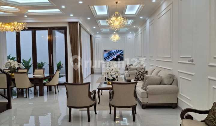 Rumah Mewah Besar Bagus di Boulevard Perumahan Citragrand Dekat Mall Ciputra Cibubur Rumah Mewah Besar Bagus di Boulevard Perumahan Citragrand Dekat Mall Ciputra Cibubur