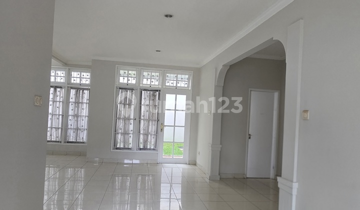 Rumah 2.Lantai Besar Luas Harga Murah di Legenda Wisata 2