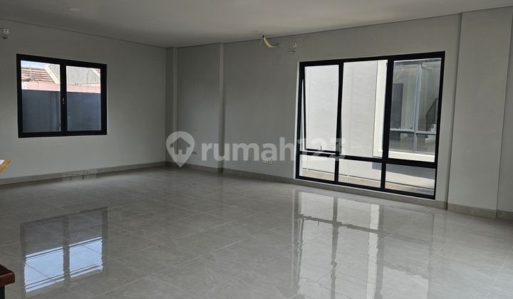 For Rent 3-Story Shop House with Latest Design in Boulevard Kota Wisata. 2